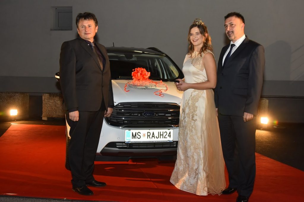 Vinska kraljica Slovenije 2020 vozi atraktiven Ford EcoSport